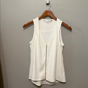 TRINA TURK Elegant Pearl White Sleeveless Top Full Zip Front  LIKE NEW!